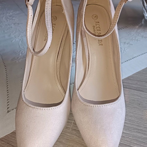 Alta Moda pumps new, size 38, gold with ankle strap