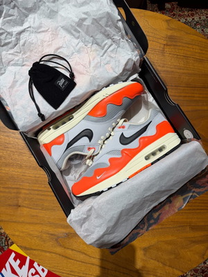 Nike X Patta Air Max 1 Hyper Crimson Pure Platinum new, size 45