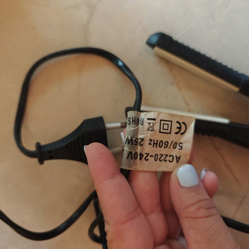 Travel hair straightener