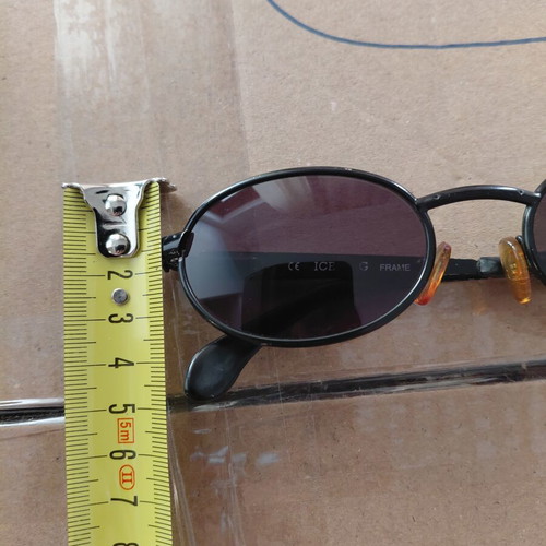 Iceberg vintage unisex oval sunglasses used, black metal frame