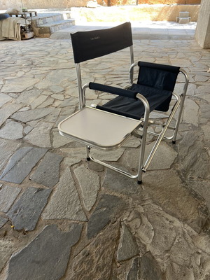 Καρέκλα παραλίας σαν καινούργια με αναδιπλούμενο τραπεζάκι και τσέπες