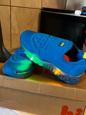 Bibi athletic shoes for boys like new, blue with lights size 29