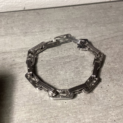 Stainless steel chain solid like new 25.71g