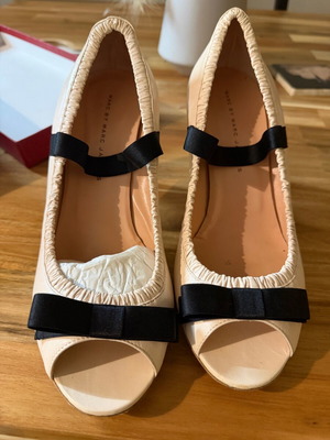 Γόβες Marc by Marc Jacobs Νο 40 σαν καινούργιο, εκρού με μαύρους φιόγκους