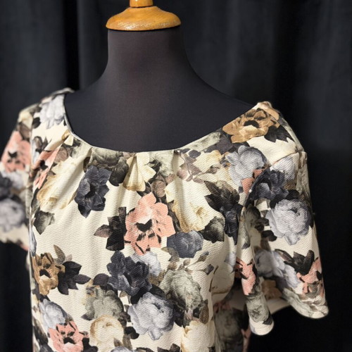 Floral dress M/L with waist hooks for belt
