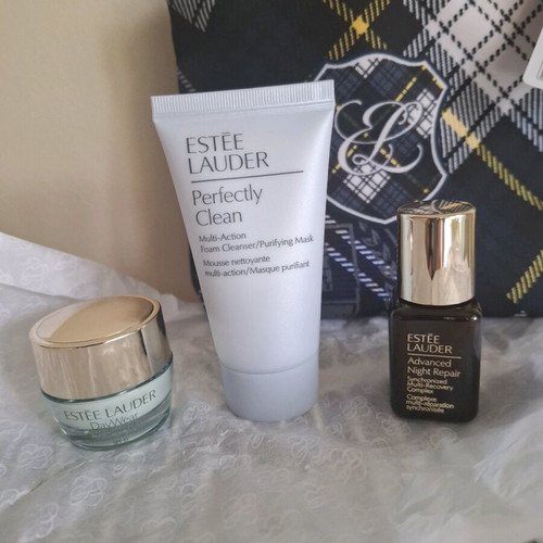 Estèe Lauder makeup bag with 3 new travel-size products