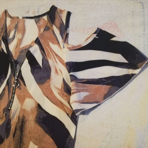 Top and shorts like new, multicolor and black