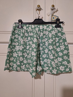 Celestino floral shorts like new, size S-M, viscose fabric