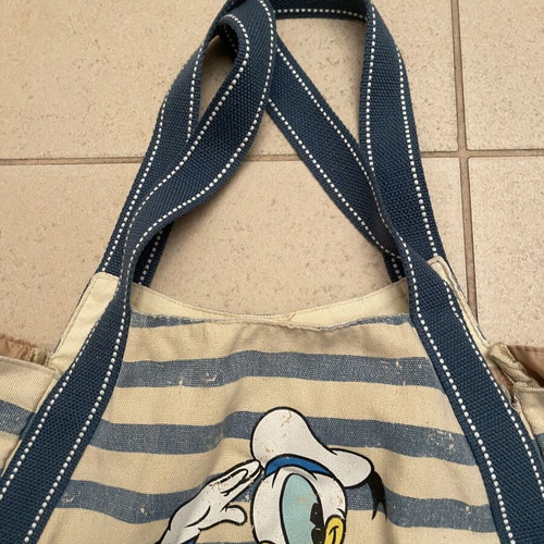 Disney shoulder beach bag like new with Donald Duck graphic