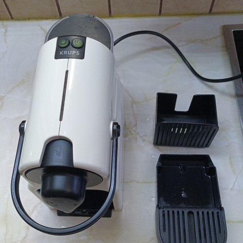Nespresso Inissia XN100 espresso machine by Krups