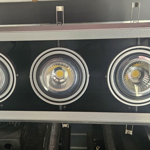 LED spotlight triple head 3x20W 4000K 60W like new