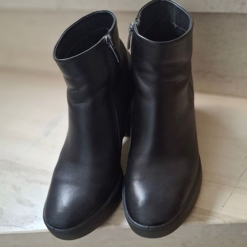 Ecco leather ankle boots black, like new, size 37