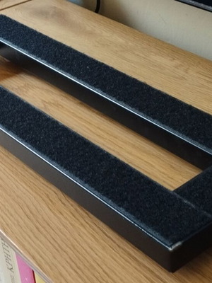 Pedalboard για 4 πετάλια μεταχειρισμένο, στιβαρή κατασκευή
