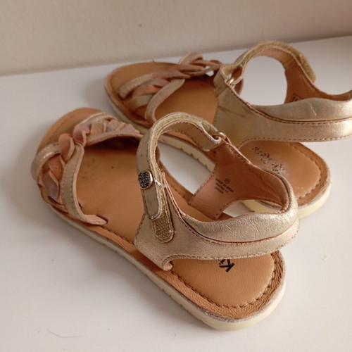 Kickers leather sandals for girls size 31 used, beige and gold
