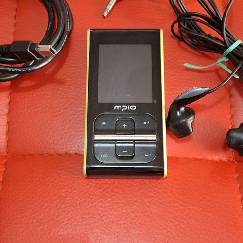 Mp3 player Mpio F900 used, functional with one earphone issue