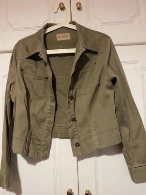 Te Quiero Cropped Jacket like new, olive green khaki