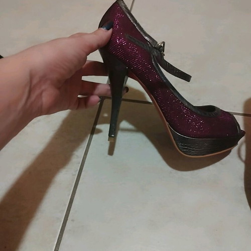 Peep Toe Paris Hilton Shoes like new, purple, size 36