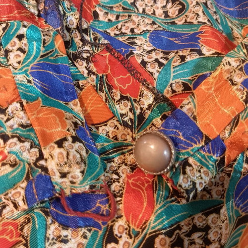 Floral tulip print skirt with pearl button