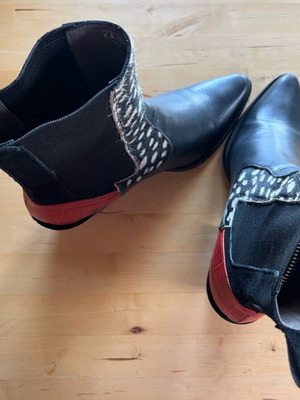 Black leather Vavoulas boots used, size 36