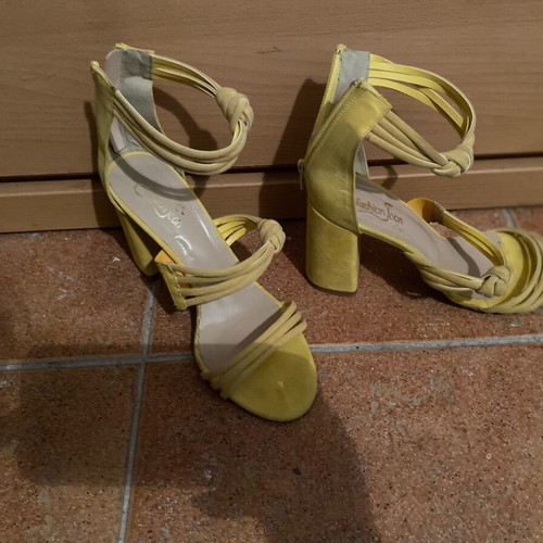 Yellow heels from Italy, new, size 39