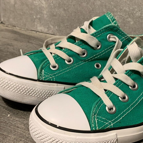 Children's athletic shoes used, size 34, petrol color