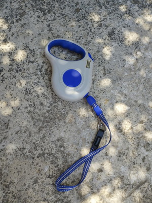 Retractable dog leash 5 meters like new