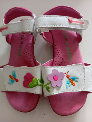 Agatha Ruiz de la Prada sandals for girls size 26 used