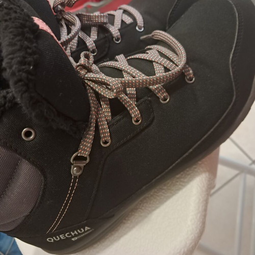Quechua waterproof hiking shoes for snow, sizes 40-41