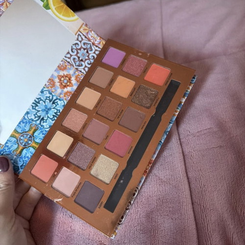 Eyeshadow palette unused
