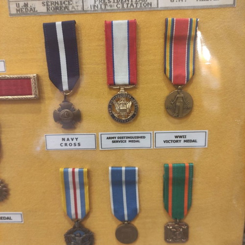 Collection of American medal miniatures and ribbons new