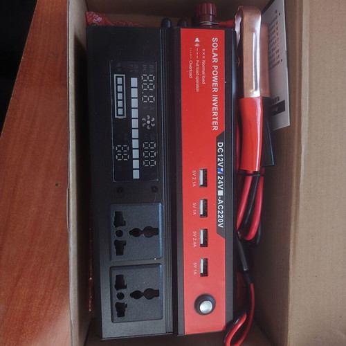 Car inverter 12V to 220V with USB and dual 220V sockets
