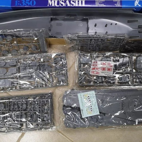 Musashi Yamato-class Tamiya 1/350 battleship new with Eduard PE set