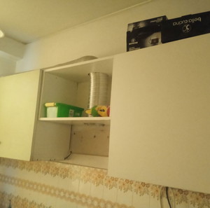 2 Ντουλάπια(1 μονόφυλλο+1 δίφυλλο) με πορτάκια-+ ραφια