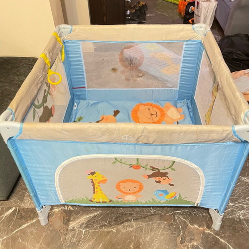 Lionelli Playpen like new with extra Hauck mattress