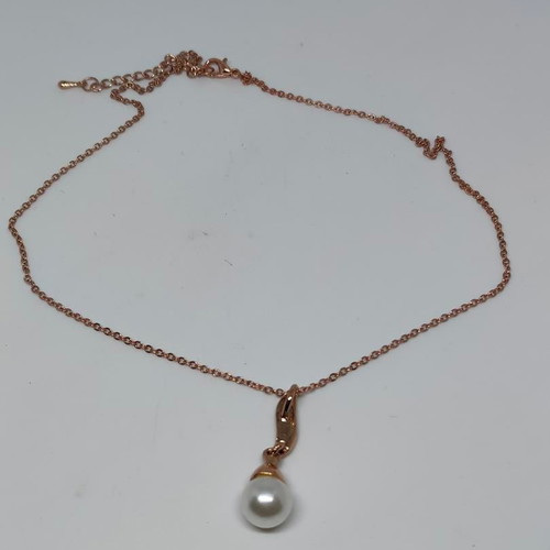Necklace in rose gold tone with pearl, like new