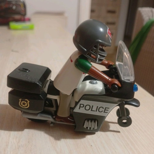 Playmobil police motorcycle 2000 used, missing front wheel