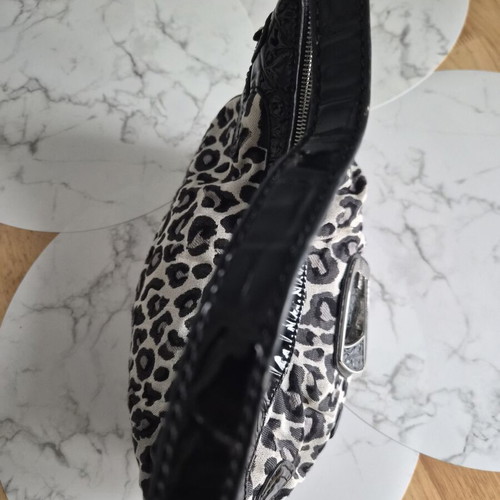 Guess Vintage Y2K Baguette Shoulder Bag like new, black and white
