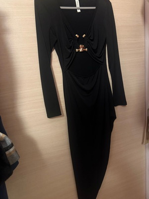 Black elastic dress like new with asymmetric slit