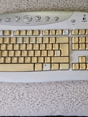 Logitech Y-RK49 used keyboard missing connection part