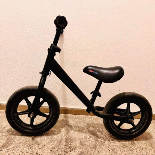 Kiddimoto Super Junior balance bike used for toddlers