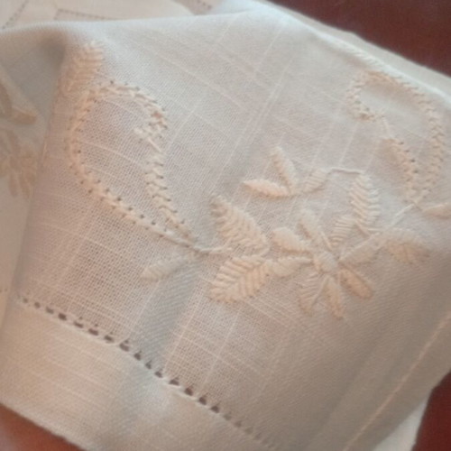 Handmade embroidery set on fine linen, 7 pieces, new