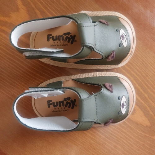Baby sandals khaki with teddy bear design like new, 11 cm
