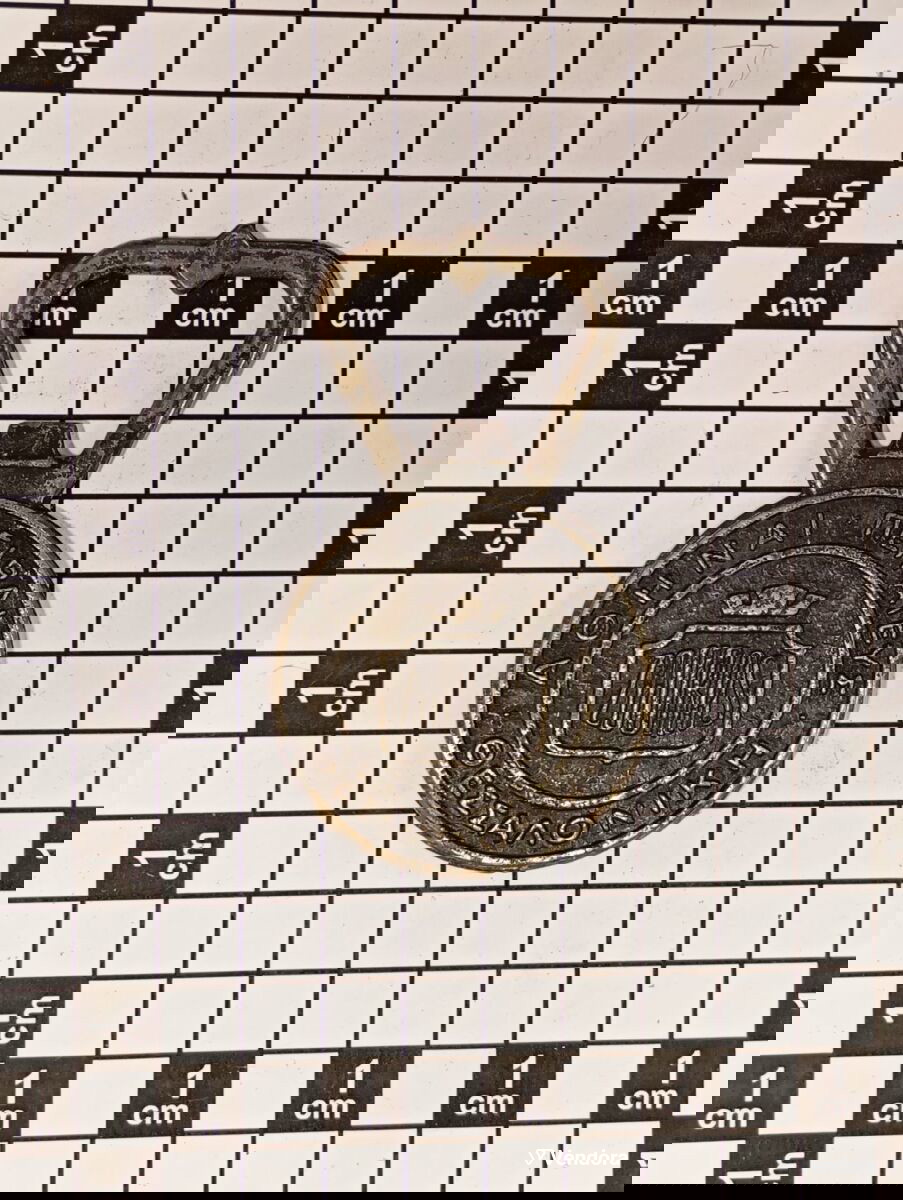 Vintage μεταλλικό διαφημιστικό ανοιχτήρι μπουκαλιών Ζούρας μεταχειρισμένο