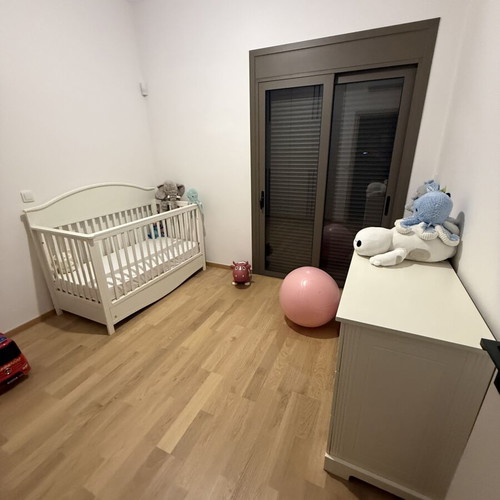 Bellamy crib and dresser set like new, pure white with mattress
