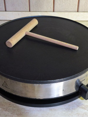 H.Koenig KREP29 electric crepe maker, 33cm plate, 1300W, wooden spreader