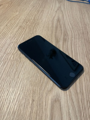 IPhone SE 3rd generation like new, 128GB, black with cases