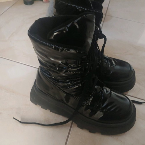 Boots like new, size 40, black