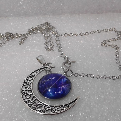 Pendant with pink crystals and gold chain like new
