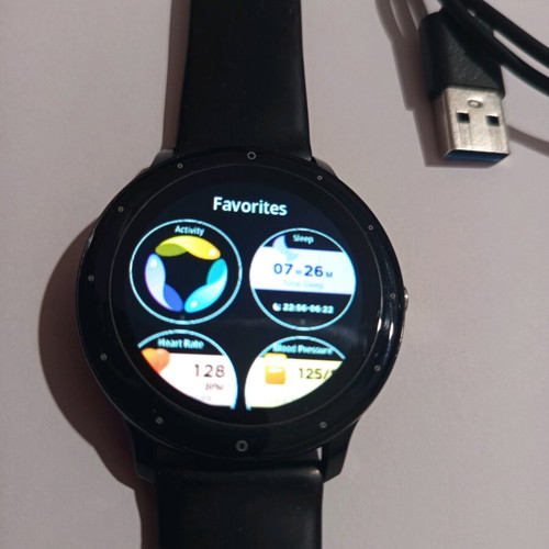 Smart watch like new with screen protection and charging cable
