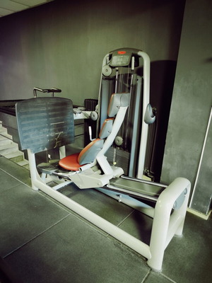 Leg press machine